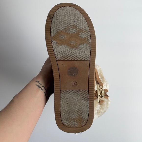 GUESS Winter Boots Size 8 - Picture 4 of 4